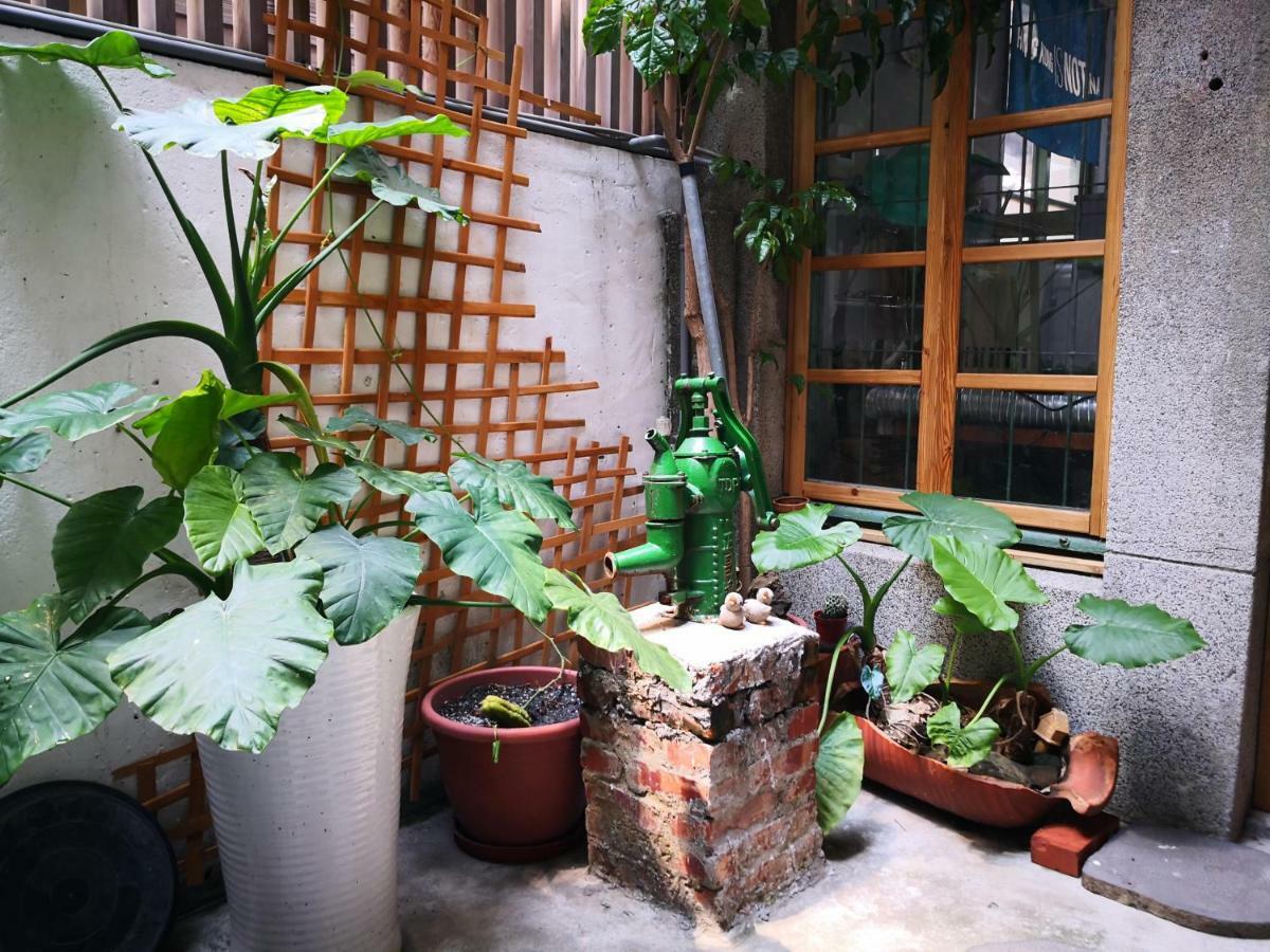 Honey House Tainan Bed & Breakfast Exterior foto